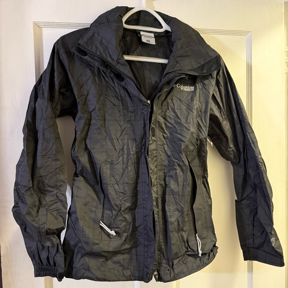 Columbia Titanium Black Women's Rain Jacket
